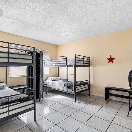 Crocodhouse Early Check In Eight Years Hosting Hostel Fort Lauderdale Bagian luar foto