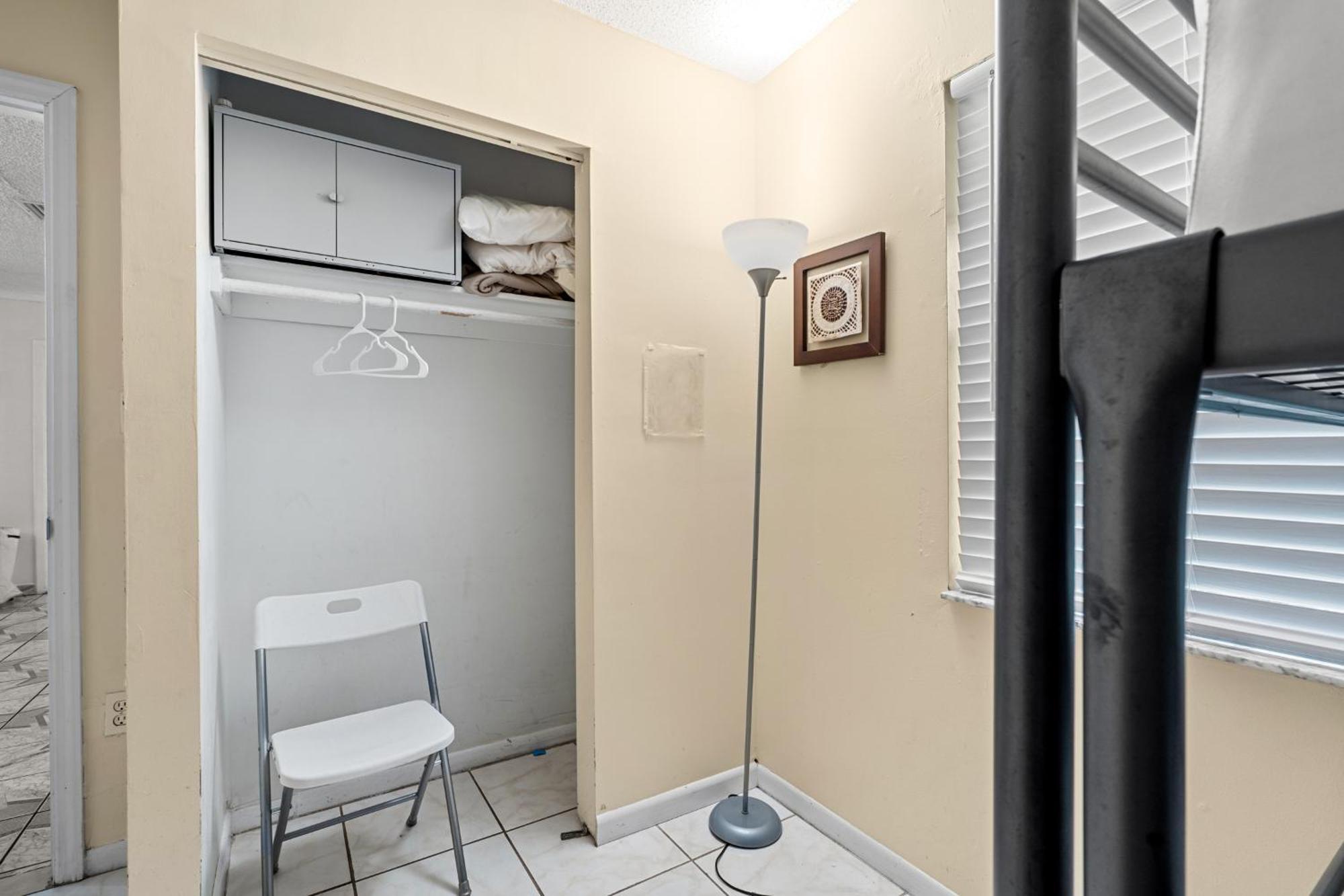 Crocodhouse Early Check In Eight Years Hosting Hostel Fort Lauderdale Bagian luar foto