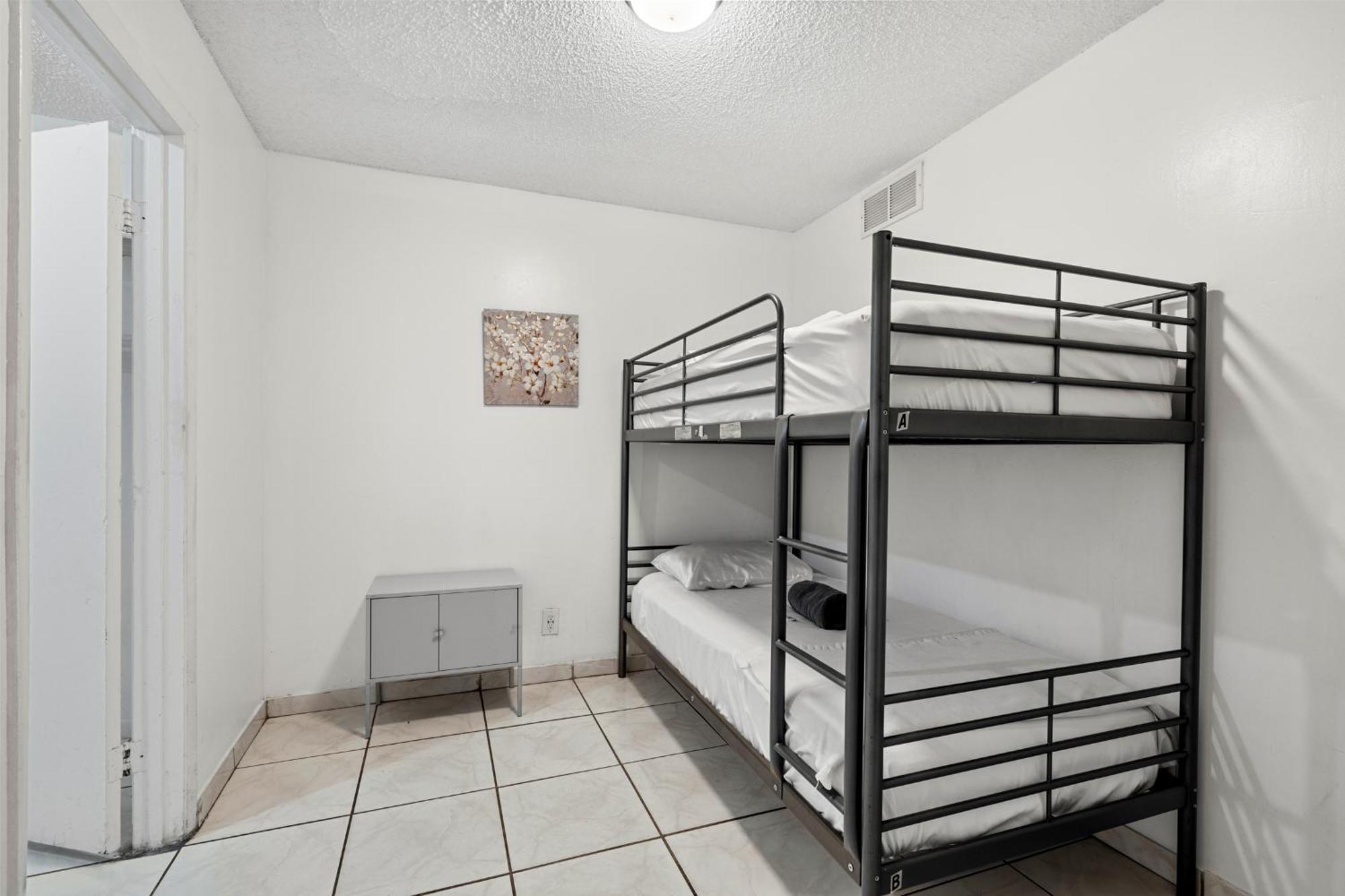 Crocodhouse Early Check In Eight Years Hosting Hostel Fort Lauderdale Bagian luar foto