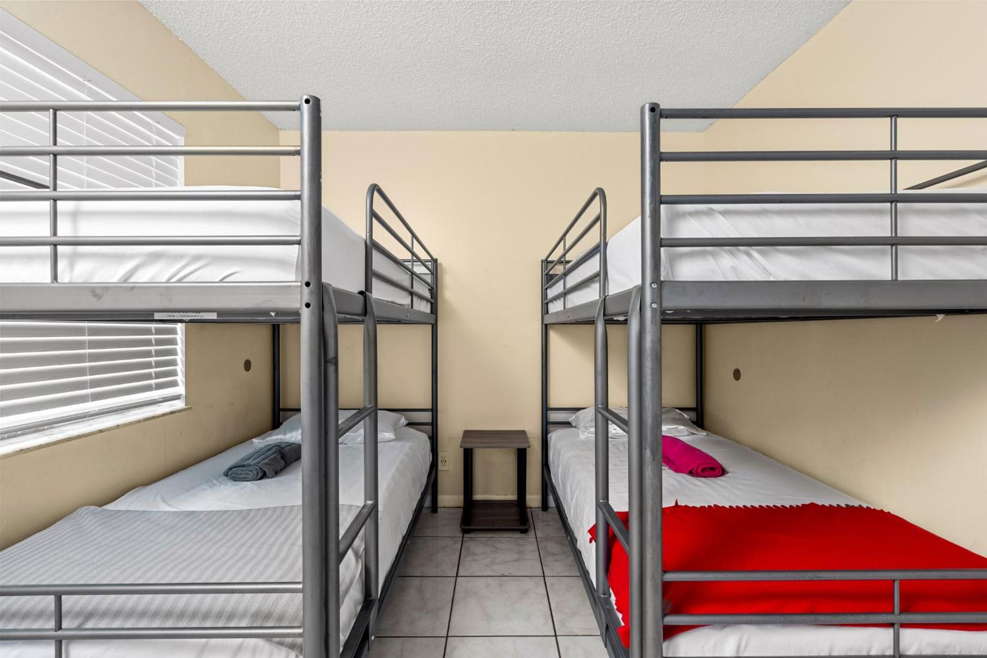 Crocodhouse Early Check In Eight Years Hosting Hostel Fort Lauderdale Bagian luar foto