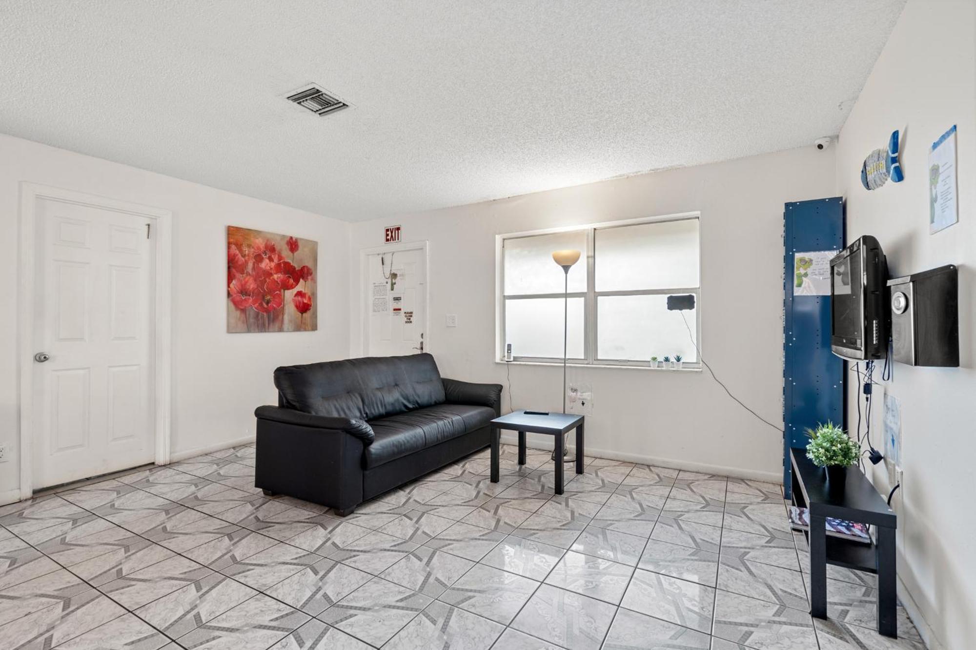 Crocodhouse Early Check In Eight Years Hosting Hostel Fort Lauderdale Bagian luar foto